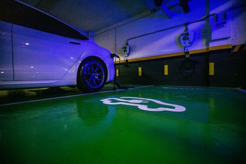 Electric vehicle charging station