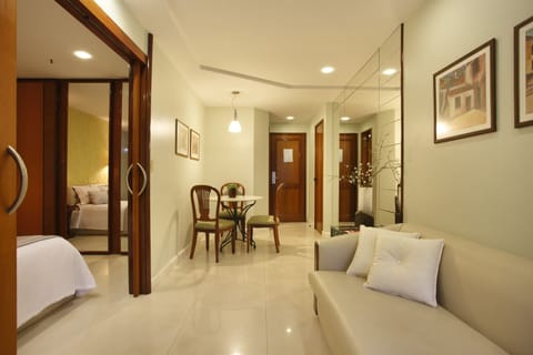 Presidential Room, 1 Double Bed | Living area | 32-inch Smart TV with cable channels, TV