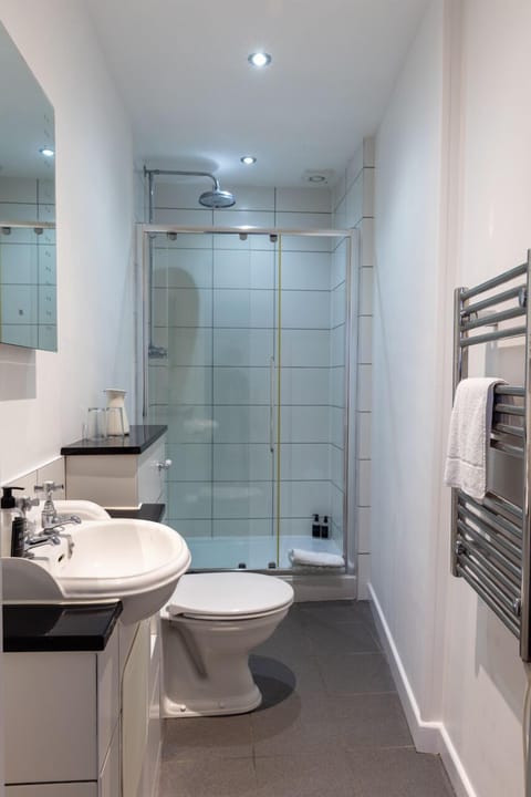 Double or Twin Room, Ensuite, Sea View | Bathroom