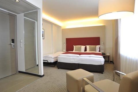 Deluxe Room, 1 King Bed | Hypo-allergenic bedding, pillowtop beds, minibar, in-room safe