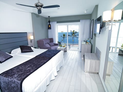 Double Room, Balcony, Sea View | Minibar, iron/ironing board, free WiFi, bed sheets