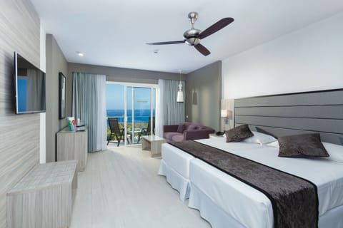 Double Room, Balcony, Sea View | Minibar, iron/ironing board, free cribs/infant beds, free WiFi