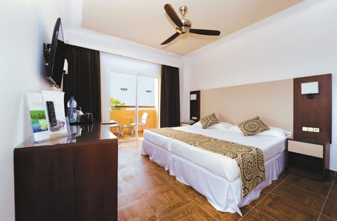 Superior Double Room, Balcony | In-room safe, free cribs/infant beds, free WiFi, bed sheets