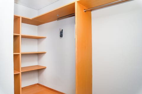Corner Suite | Bathroom | Shower, free toiletries, hair dryer, bathrobes