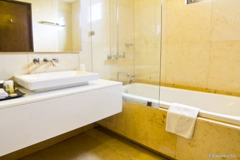 Premium Room | Bathroom | Free toiletries, slippers, towels