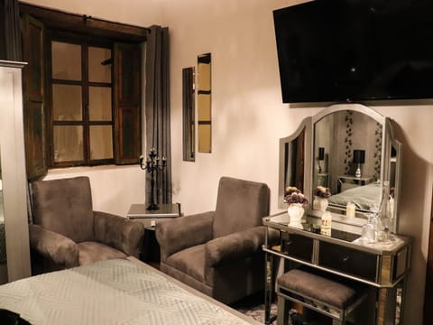 Deluxe Suite | In-room safe, desk, blackout drapes, free WiFi