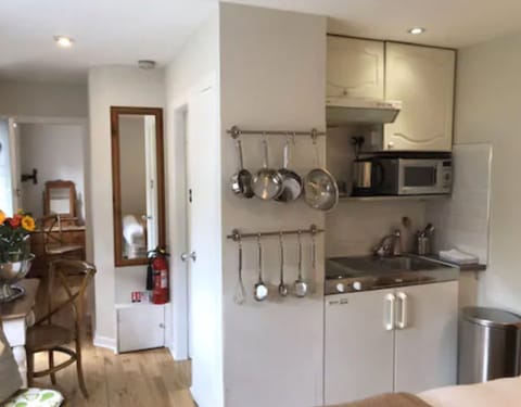 Family Cottage, Ensuite | Individually decorated, individually furnished, laptop workspace