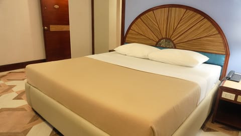 Superior Room | Desk, laptop workspace, iron/ironing board, rollaway beds