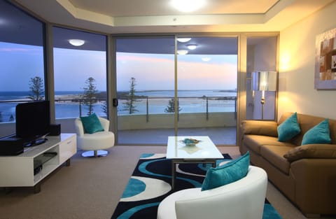 One Bedroom - Water View | Living room