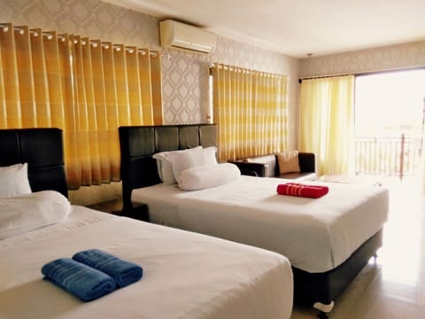 Superior Quadruple Room, Multiple Beds | Desk, free WiFi, bed sheets