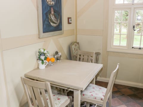 Cottage | Interior