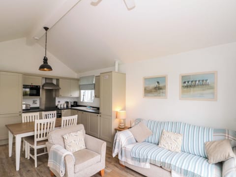 Cottage | Living area | TV