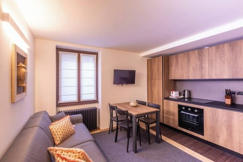 Apartment, 1 Bedroom | Living room | 20-inch TV with digital channels