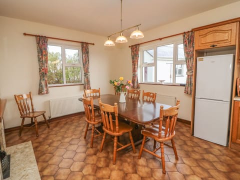 Cottage | Private kitchen | Cookware/dishes/utensils