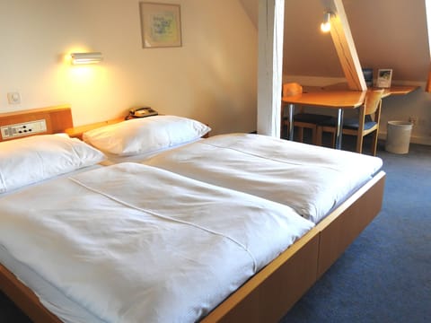 Superior Double Room | Desk, free WiFi, bed sheets