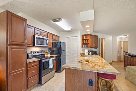 Condo, 1 Bedroom | Private kitchen | Fridge, oven, coffee/tea maker, toaster