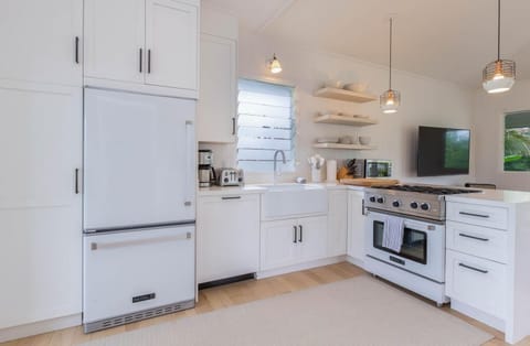 House, 2 Bedrooms | Private kitchen