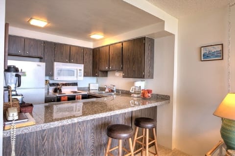 Condo, 1 Bedroom | Private kitchen | Fridge, oven, coffee/tea maker, toaster