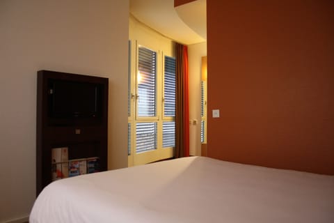 Room, 1 Double Bed (New Sleep Easy Concept) | Minibar, desk, blackout drapes, soundproofing