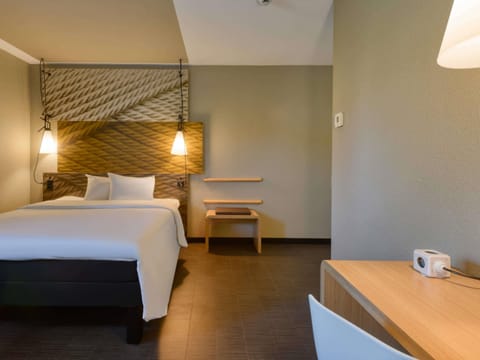 Blackout drapes, soundproofing, free cribs/infant beds, free WiFi