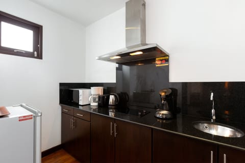 One-Bedroom | Private kitchenette | Fridge, microwave, espresso maker, electric kettle