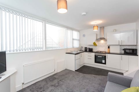 Superior Apartment, Private Bathroom (Lime Suite) | Shared kitchen