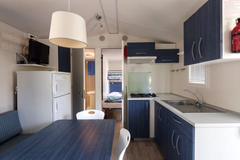 Mobile Home, 2 Bedrooms | Private kitchen | Fridge