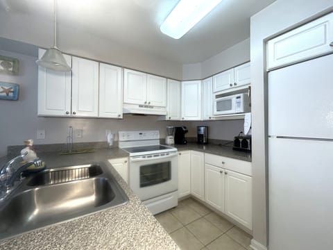 Townhome | Private kitchen | Full-size fridge, microwave, stovetop, coffee/tea maker