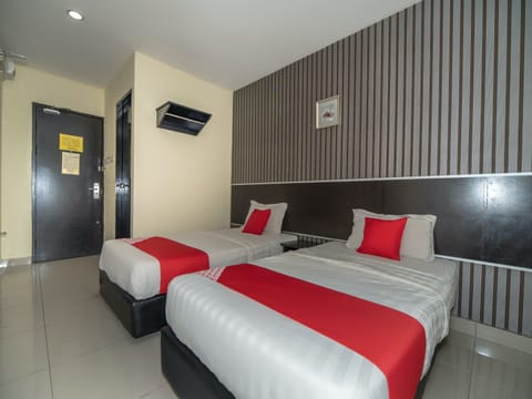 Deluxe Twin Room | Desk, free WiFi, bed sheets