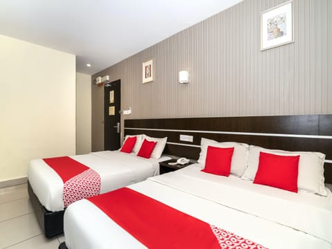 Family Suite | Desk, free WiFi, bed sheets