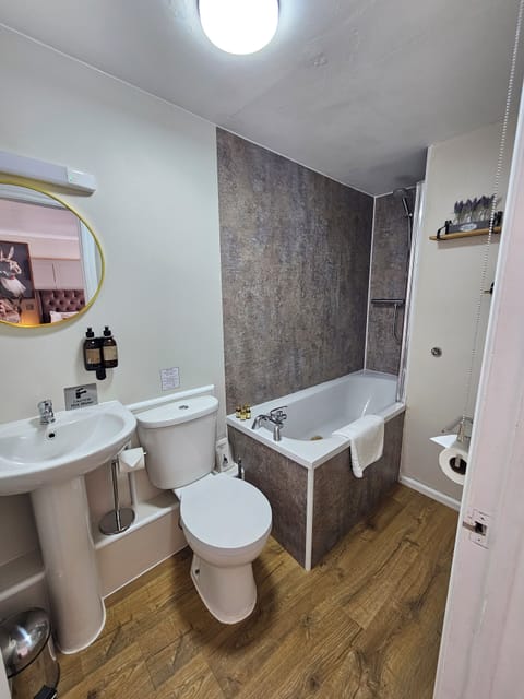 Double Room (Hares Warren) | Bathroom | Combined shower/tub, deep soaking tub, hair dryer, towels