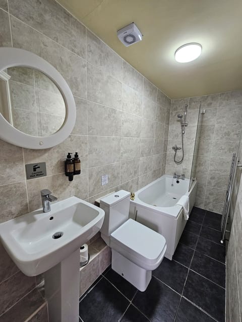 Twin Room (Otters Holt) | Bathroom | Combined shower/tub, deep soaking tub, hair dryer, towels