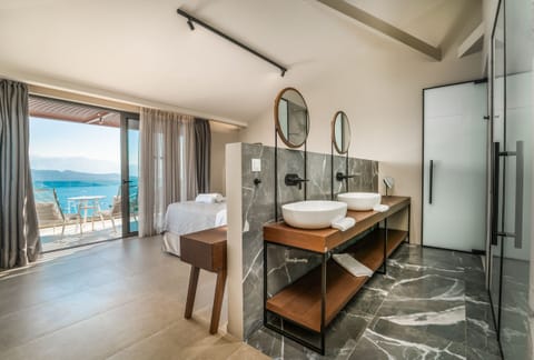 Honeymoon Penthouse, Sea View | Bathroom | Shower, free toiletries, hair dryer, bathrobes