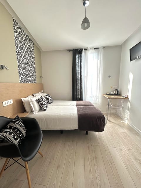 Standard Twin Room | Individually decorated, individually furnished, desk, laptop workspace