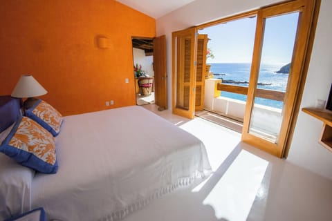 Deluxe Apartment, 1 Bedroom, Ocean View (CASITA PAPAYA) | Desk, free WiFi, bed sheets