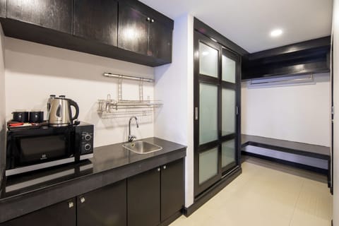 Family Suite Pool Access | Private kitchen | Fridge, coffee/tea maker, electric kettle