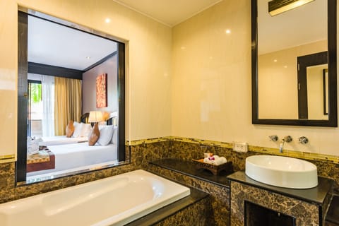 Pool View Room | Bathroom | Free toiletries, hair dryer, bathrobes, slippers