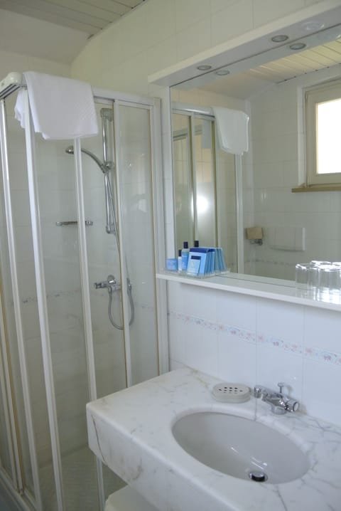 Double or Twin Room, Balcony | Bathroom | Free toiletries, hair dryer, slippers, bidet