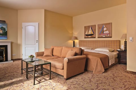 Suite, 1 Double Bed (Separate Living Room;with Sofabed) | Hypo-allergenic bedding, minibar, in-room safe, desk