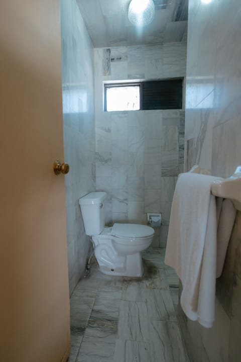 Family Triple Room | Bathroom | Shower, free toiletries, hair dryer, bidet