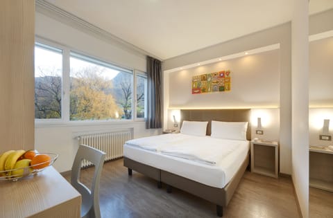 Classic Double or Twin Room | Desk, free WiFi, bed sheets