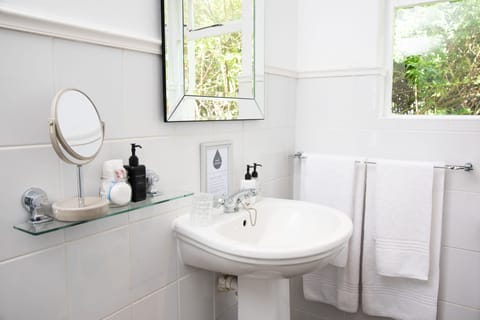 Standard Room | Bathroom | Shower, designer toiletries, hair dryer, bathrobes