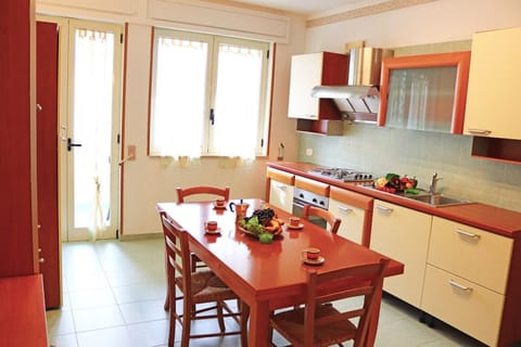 House, 2 Bedrooms, Balcony, City View | Private kitchen | Fridge, cookware/dishes/utensils