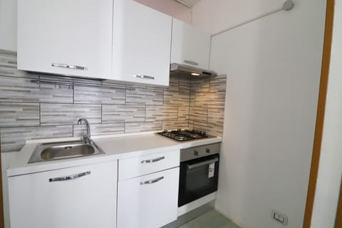 House, 1 Bedroom, City View | Private kitchen | Cookware/dishes/utensils