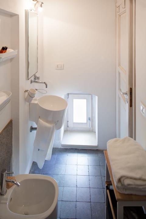 Standard Double or Twin Room, Private Bathroom | Bathroom | Shower, rainfall showerhead, free toiletries, hair dryer