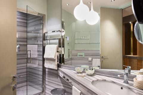 Deluxe Apartment, Annex Building (PALAZZO) | Bathroom | Eco-friendly toiletries, hair dryer, bathrobes, slippers