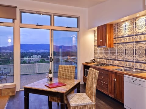 Marrakesh | Private kitchen | Full-size fridge, microwave, stovetop, dishwasher