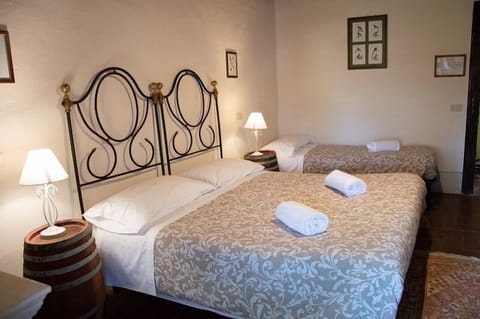 Triple Room | Free cribs/infant beds, free WiFi