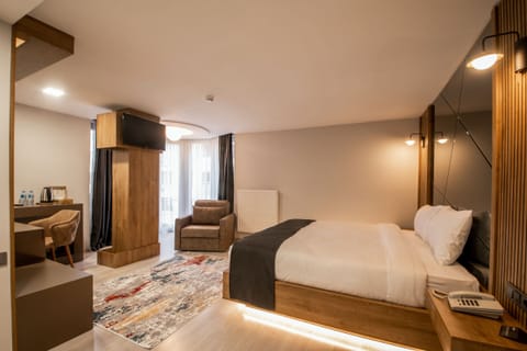 Deluxe Suite, City View, Corner | Premium bedding, minibar, in-room safe, individually decorated