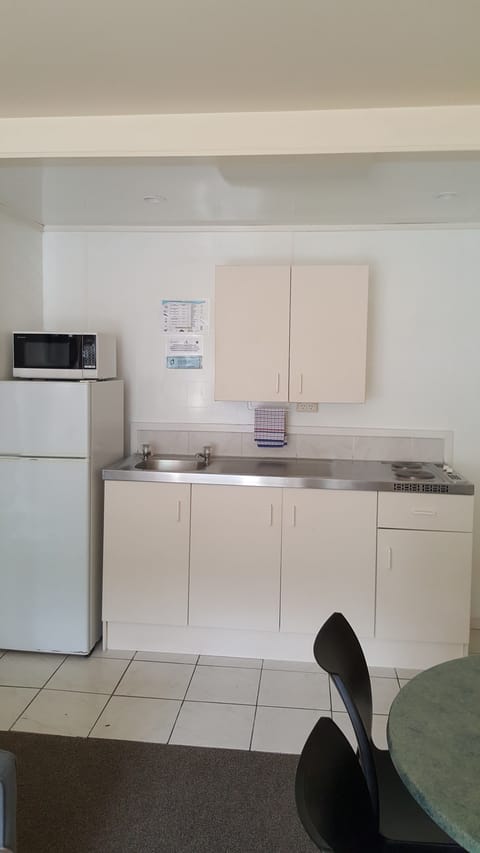 Suite, 1 Bedroom (Motel) | Cribs/infant beds, WiFi, bed sheets